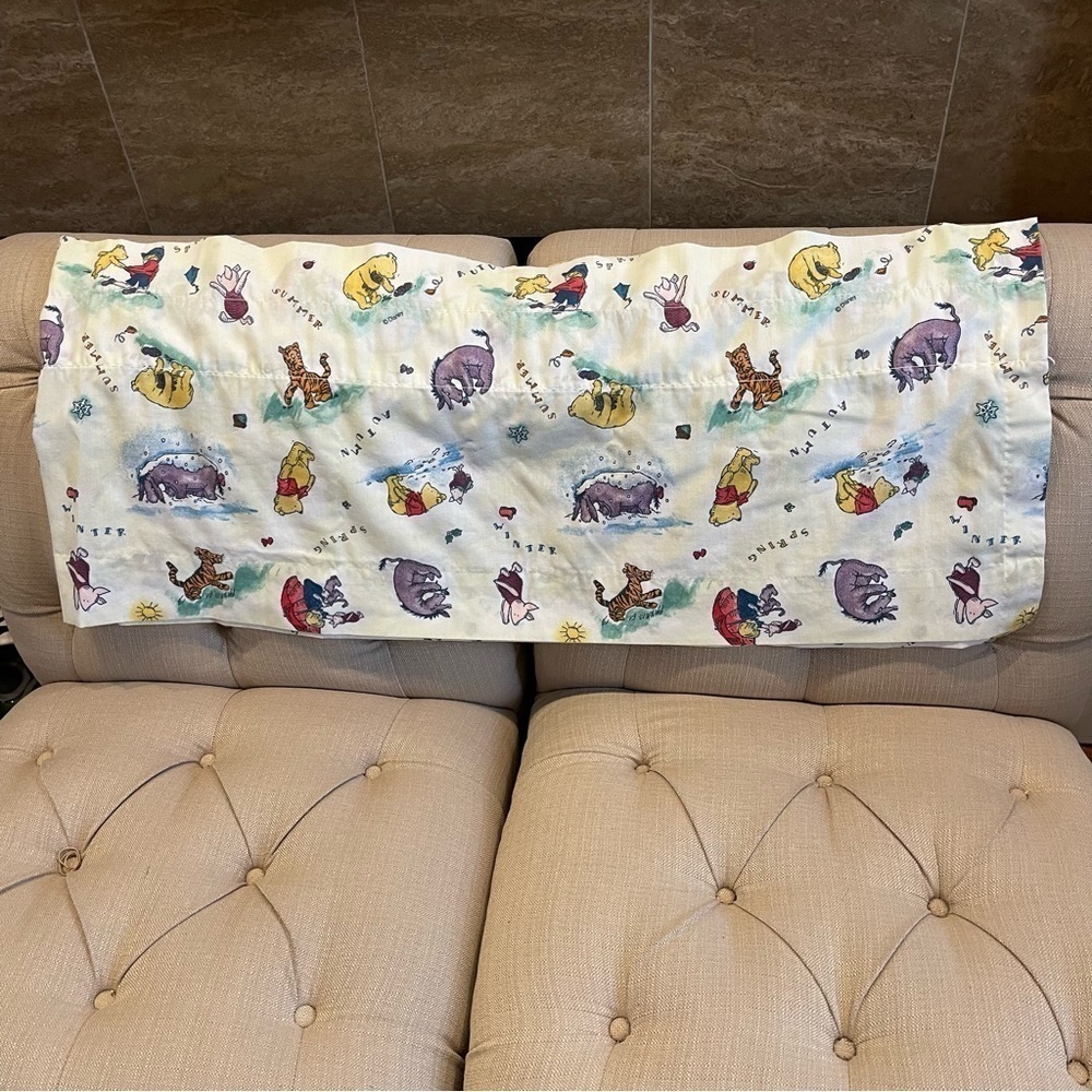 Vintage Winnie the Pooh valance 77x16